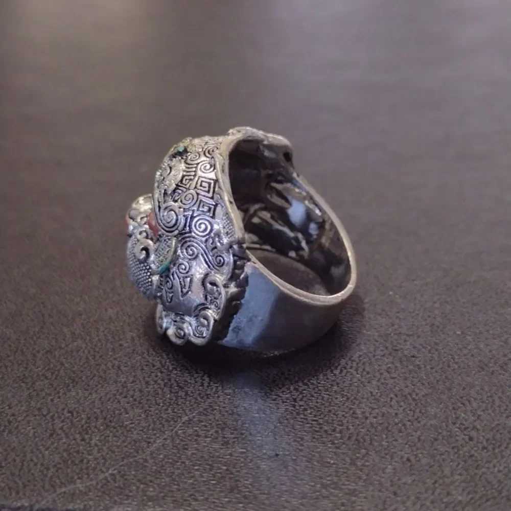 Silver tone ring looks like a tribal animal size 7